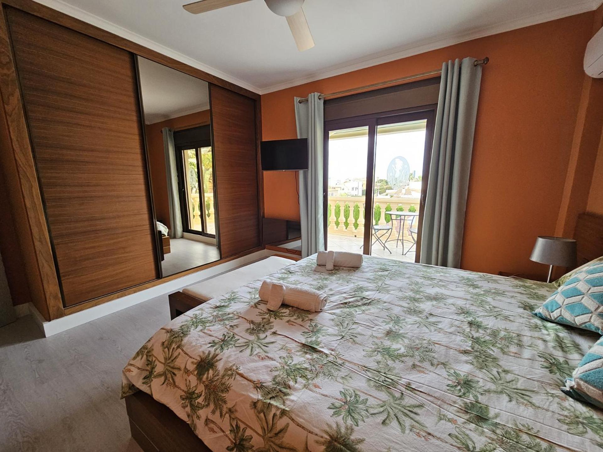 Luxury Villa - Pool, Hot Tub, Aircon, Tvs, Home Cinema, Office, Gbit Internet, Sports Equipment Кальпе Экстерьер фото